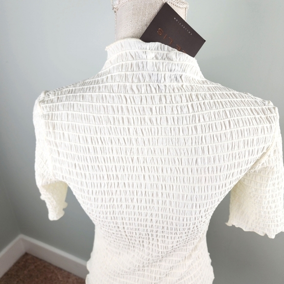 Le Lis Women’s Smocked Stretch Short Sleeve Top Off White Size Medium NWT - Picture 6 of 12